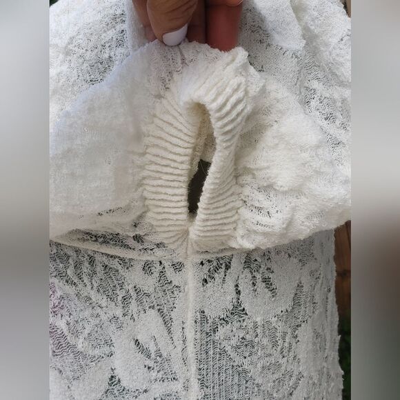 Elegant Zara dress features a unique knotted round neckline and charming - Picture 5 of 9